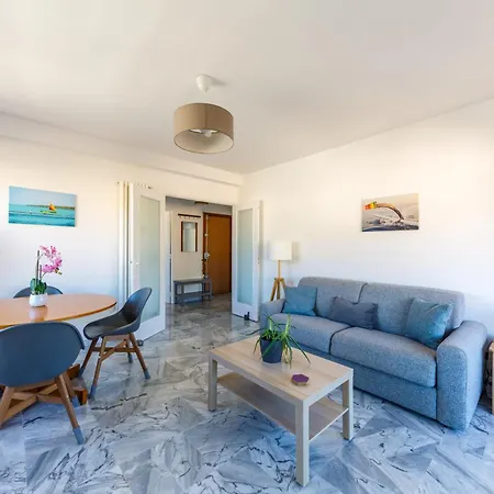 LA PERLE 2P Vue Mer Terrasse 2 mins Plage Garage Clim Apartment *