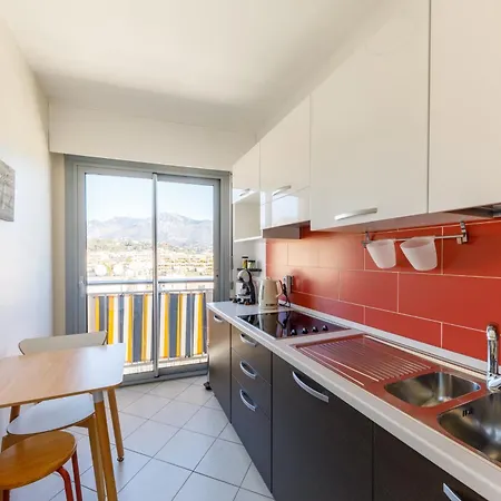 Apartment LA PERLE 2P Vue Mer Terrasse 2 mins Plage Garage Clim Roquebrune-Cap-Martin