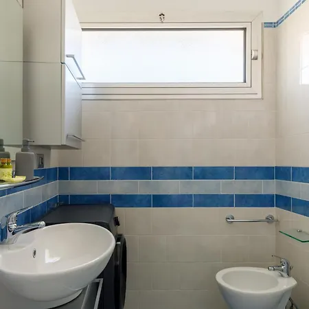 LA PERLE 2P Vue Mer Terrasse 2 mins Plage Garage Clim Apartment *