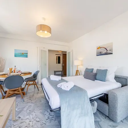 LA PERLE 2P Vue Mer Terrasse 2 mins Plage Garage Clim Apartment Roquebrune-Cap-Martin